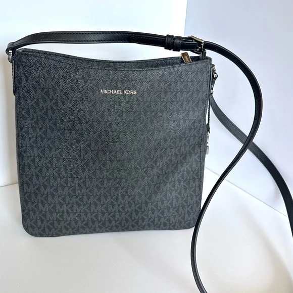 MICHAEL KORS Jet Set Travel Large LogoMessenger Bag - Picture 4 of 11